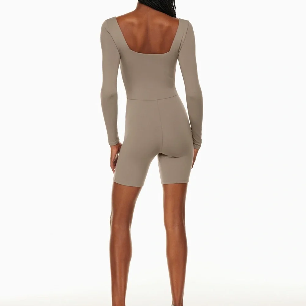 Babaton Contour Squareneck Longsleeve Romper in Stone Size Small‎